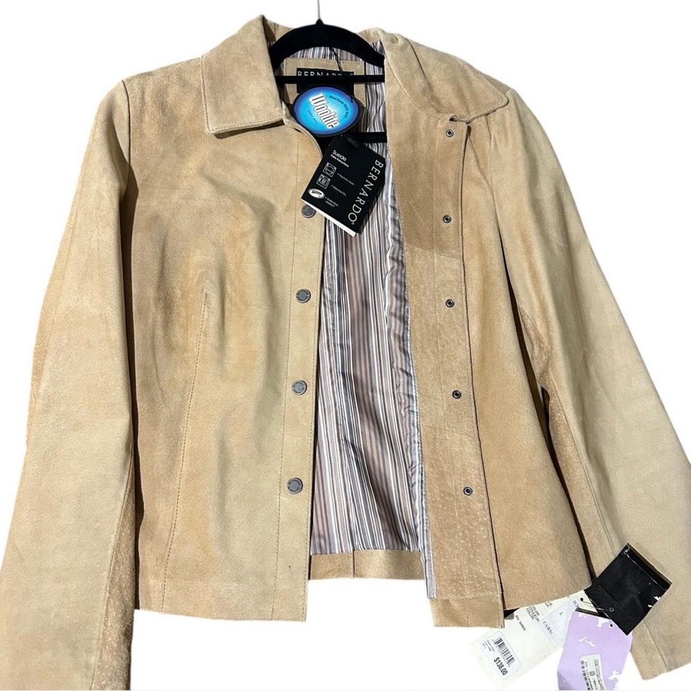 Bernardo Woman’s Suede Jacket
Size L
Unused with tags 
Vintage